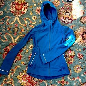 NWOT Lululemon Cross Chill Jacket. Waterpoof Repelshell fabric. Slim fit.